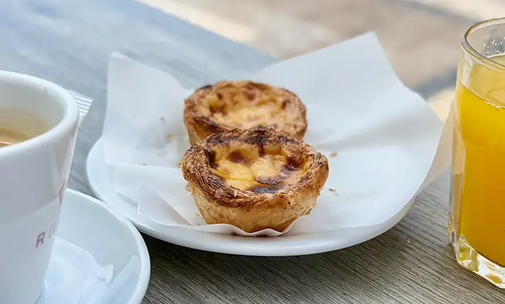 pastéis de nata – the legendary Portuguese custard tarts
